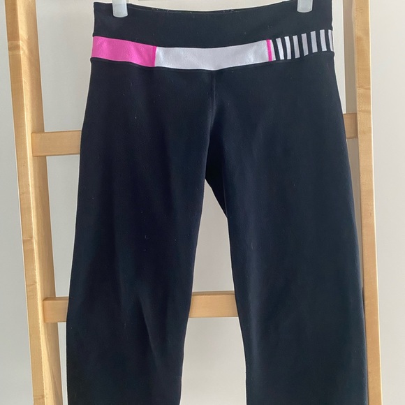 Lululemon Athletica | Cropped wide leg black yoga pants | size 6 - Picture 4 of 11